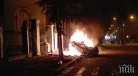 сцени насилие грузия протестиращи палят автомобили атакуваха държавни сгради