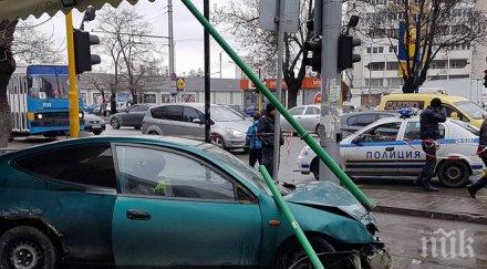 опасна маневра кола автобус градския транспорт удариха софия ранени