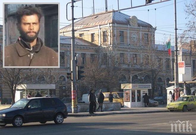 Тъмен субект с черна брада, рошава коса и свиреп поглед плаши хората в Пловдив (СНИМКИ)