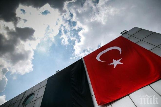 Турският социален министър заяви, че е била спряна на 30 м от сградата на консулството в Ротердам


