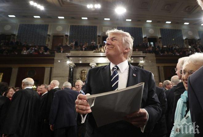 Лингвисти разкриха тайната, с която Доналд Тръмп събира все повече фенове: Кратки изречения, прости послания, крещящи образи 