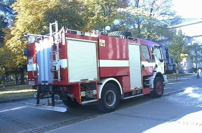 ИЗВЪНРЕДНО: Фургон се запали в София, бездомник изгоря в него