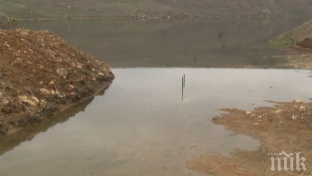 Разрушен преливник на язовир застрашава врачанското село Лесура