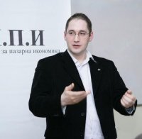 Георги Ангелов пред ПИК: Не е добре банкерите да воюват с президенти 