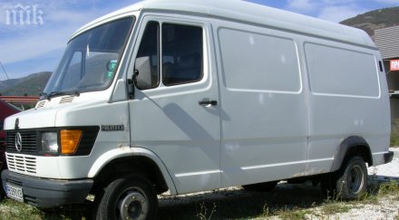 бус деца преобърна разград