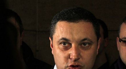 яне занесе доноси премиера двама министрите