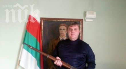 каракачанов празнува рожден ден пушка доган крие сарая