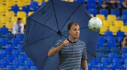 славия награждава наско сираков злато