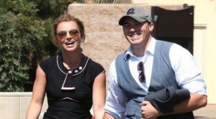 бритни спиърс показа новото гадже