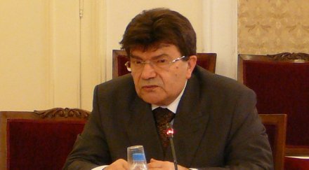 всс връчи златно отличие конституционен съдия