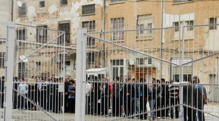 чолата излиза затвора поне месеца