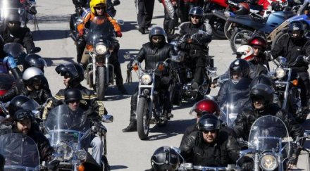 полицията привиква рокерите