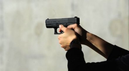 въоръжен задигна 1000 лева офис бургас