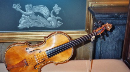 страдивариус българския ромски бос оказа фалшив