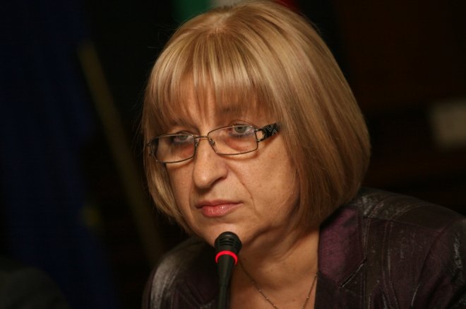 Изгониха Цецка Цачева от Плевен