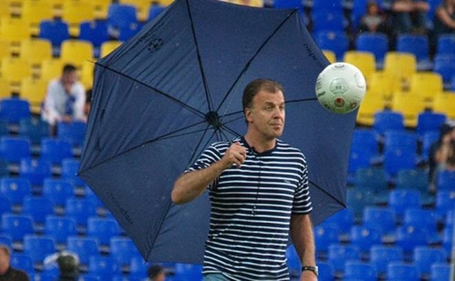 Славия награждава Наско Сираков със злато