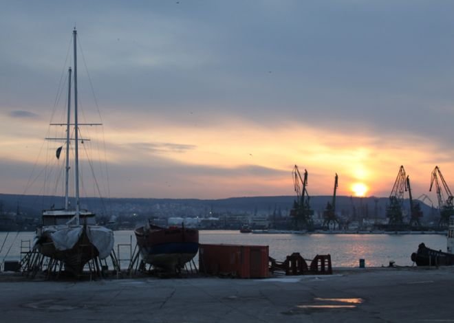 Пристанище Варна започна протест
