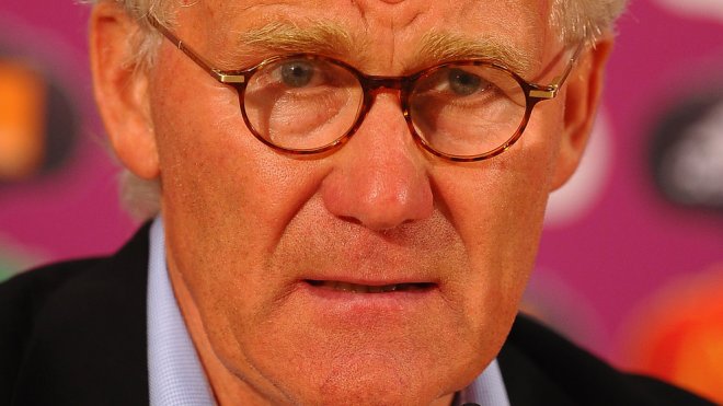 Датчаните съсипаха от критики треньора си Мортен Олсен