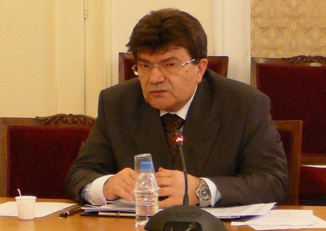 ВСС връчи златно отличие на конституционен съдия