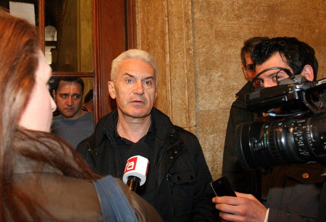 Сидеров пак опита да нахлуе в Министерския съвет, крещи Райков туркофил