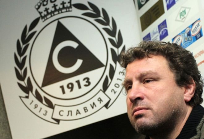 Вили Вуцов забравя вратарската криза в Славия
