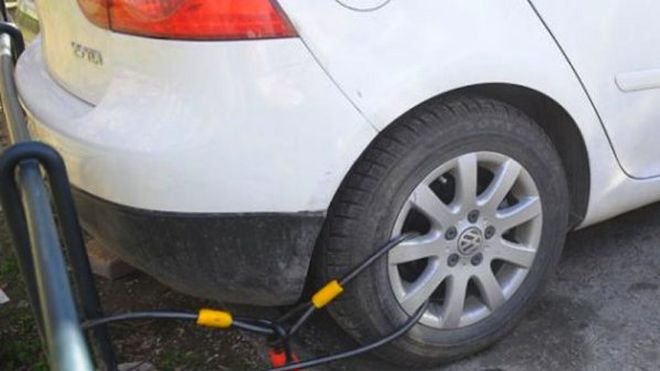 В Македония си връзват колите срещу крадци