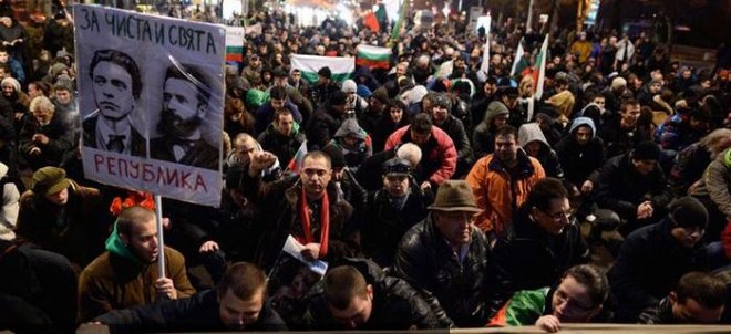 Протестиращи: Революцията предстои, идат страшни протести 