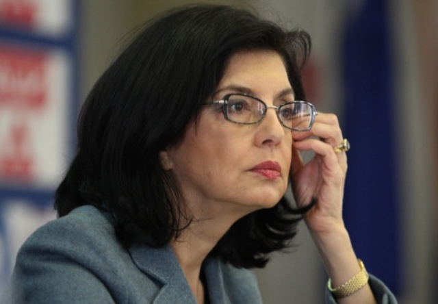 Кунева скочи срещу мафиотски център на Борисов и Цветанов