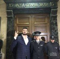 ПЪРВО В ПИК TV! Бареков скача на Лозан Панов в Съдебната палата - громи го, че слугува на олигарси: Вие сте мафията! (ОБНОВЕНА/СНИМКИ)