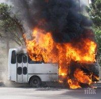 Градски автобус пламна в движение в Шумен