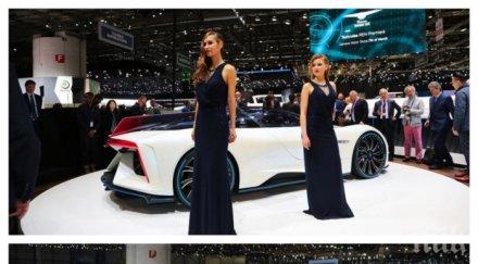 вижте красивите момичета автомобилния салон женева 2017 снимки