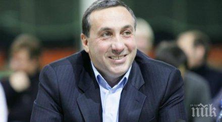 нещастен инцидент шеф цска остана без среден пръст откъсна кучето