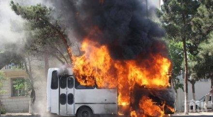 градски автобус пламна движение шумен