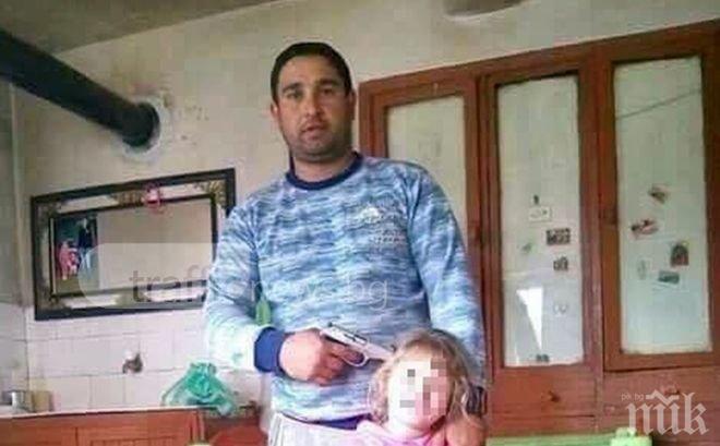 СКАНДАЛНА СНИМКА ВЗРИВИ ФЕЙСБУК! Баща опря пистолет в главата на детето си (СНИМКИ)