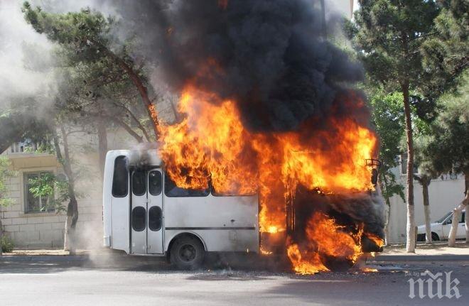 Градски автобус пламна в движение в Шумен
