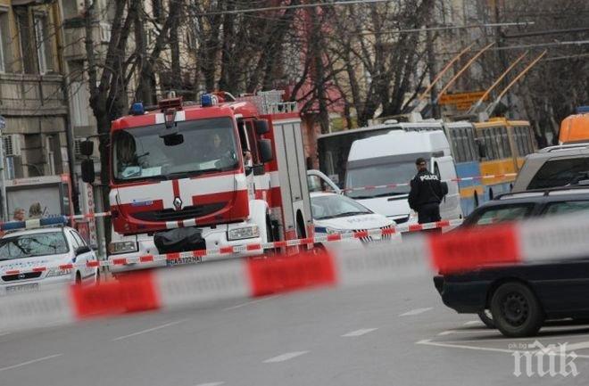 ИЗВЪНРЕДНО И ПЪРВО В ПИК! Нов ужас в центъра на София, три пожарни гасят пламъци на Витошка