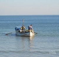 ИЗВЪНРЕДНО! Лодка се обърна край Сарафово, рибар се удави