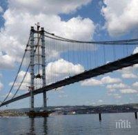 Турция строи най-дългия висящ мост в света - 2023 метра  