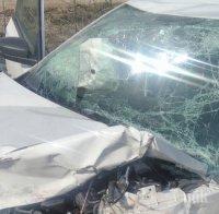 МЕЛЕ КРАЙ ПЛОВДИВ! Нанизаха се три коли, двама са тежко ранени