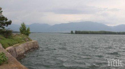 държавата спира три язовира