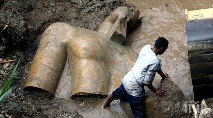 корекция откритата гигантска статуя египет рамзес псаметих