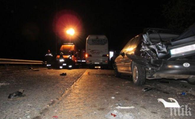 Тежка катастрофа по тъмна доба в Русе, два автомобила се удариха в тунел 