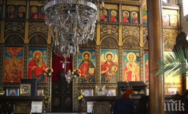 Безбожници задигнаха седем икони от църква в ивайловградско село