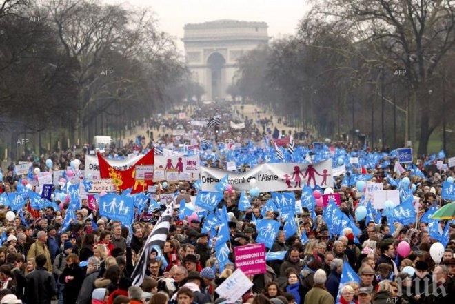 Коктейли „Молотов“ и сълзотворен газ – протестите в Париж прераснаха в сблъсъци с полицията

