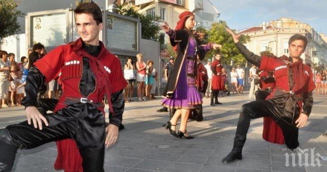 Екзотика от 4 континента ще видят бургазлии на международния фолклорен фестивал