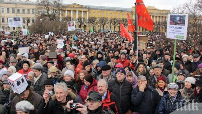 В Санкт Петербург: Поети, писатели, артисти и учени на протест против властите

