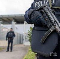 Германия депортира двама души за тероризъм