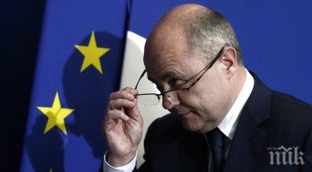 скандал френският вътрешен министър подаде оставка