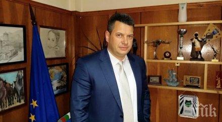 наглост двама опитаха дадат подкуп кмета неделино