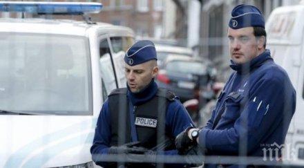 извънредно нападателят антверпен носил пушка ножове себе